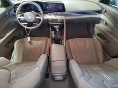 Hyundai Elantra SEL 2025 8
