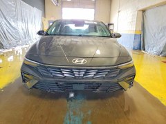 Hyundai Elantra SEL 2025 1