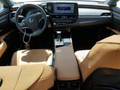 Lexus ES350 2022 8